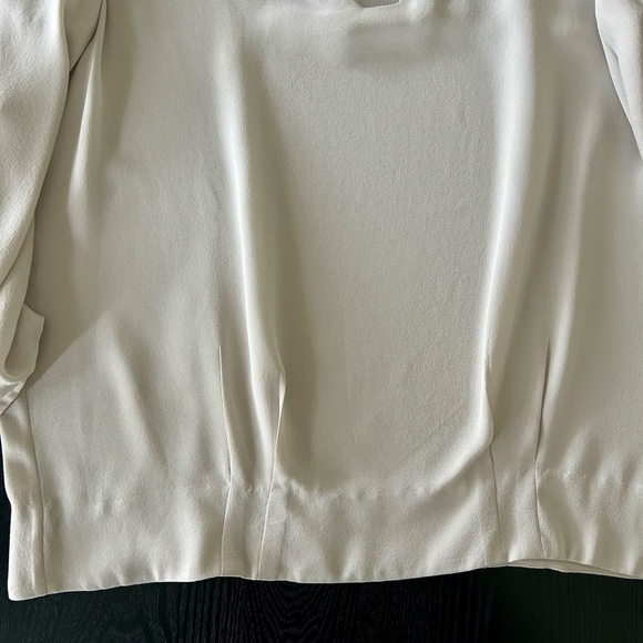 Diane Von Fustenberg 100% silk blouse - Picture 4 of 6